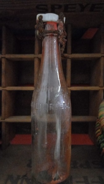 Selbstproduzierte Flasche meines Opas